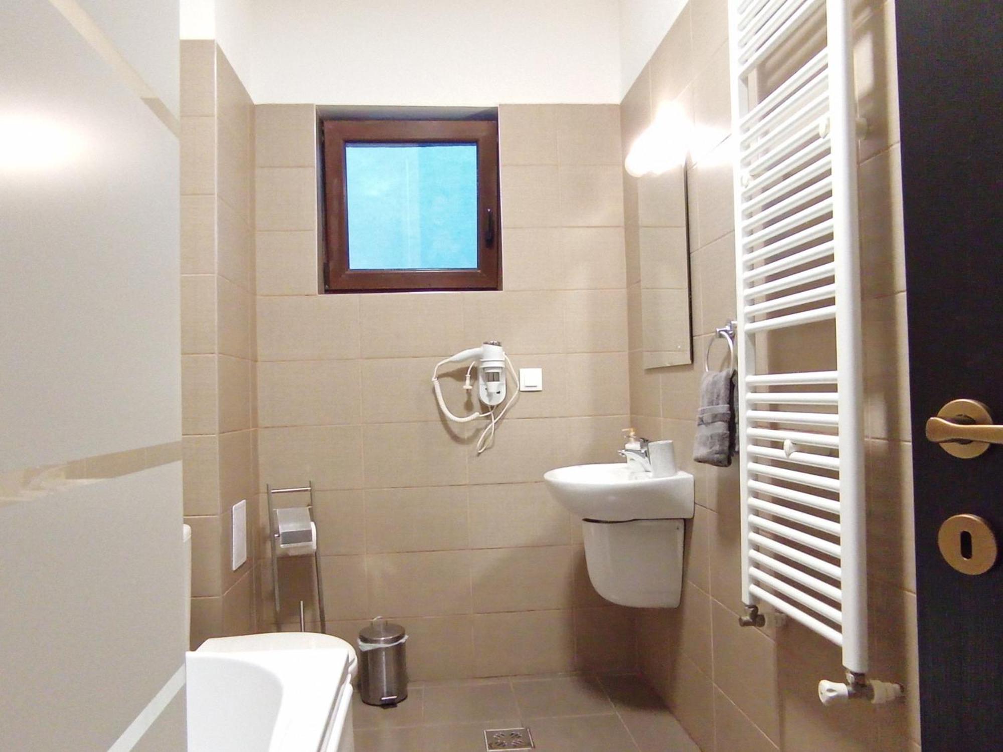 קלוז'-נאפוקה Aparthotel Laura מראה חיצוני תמונה